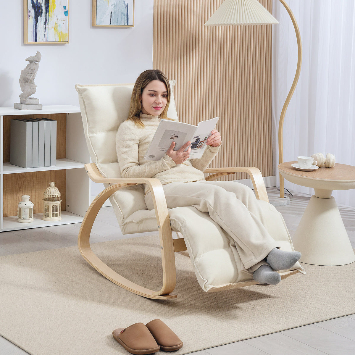 Fauteuil à bascule avec repose-pieds ajustable, rocking chair avec pieds en bois de bouleau, 67 x 106-123 x 92 cm, crème-1