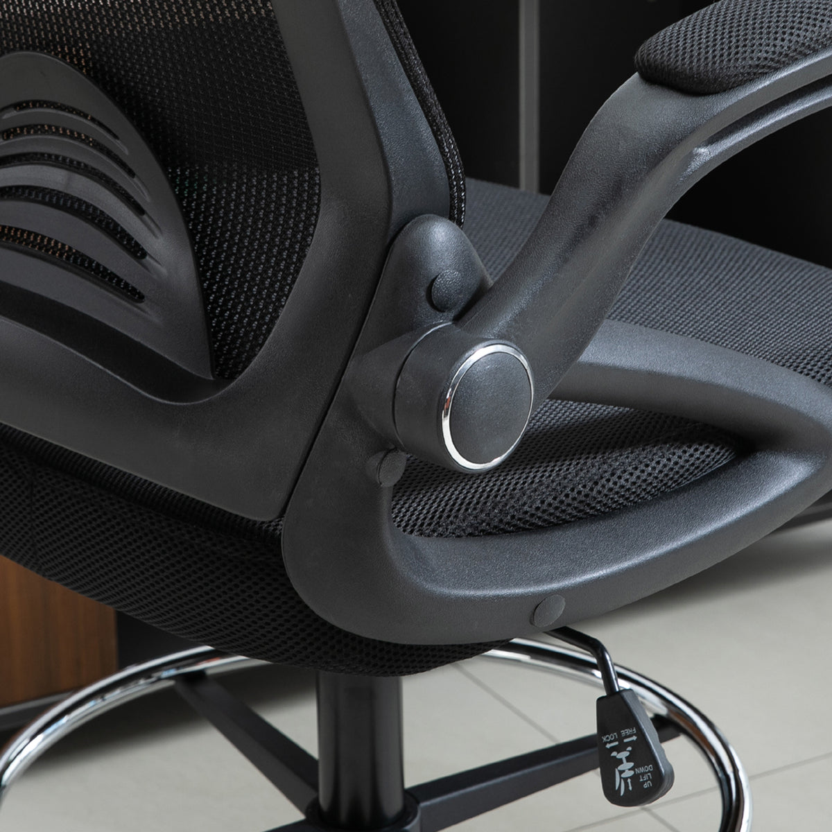 Chaise bureau ergonomique, fauteuil de bureau avec repose-pieds, chaise de dessin à dossier en maille, hauteur réglable, accoudoirs, assise rembourrée et pivotante 360°, noir-7