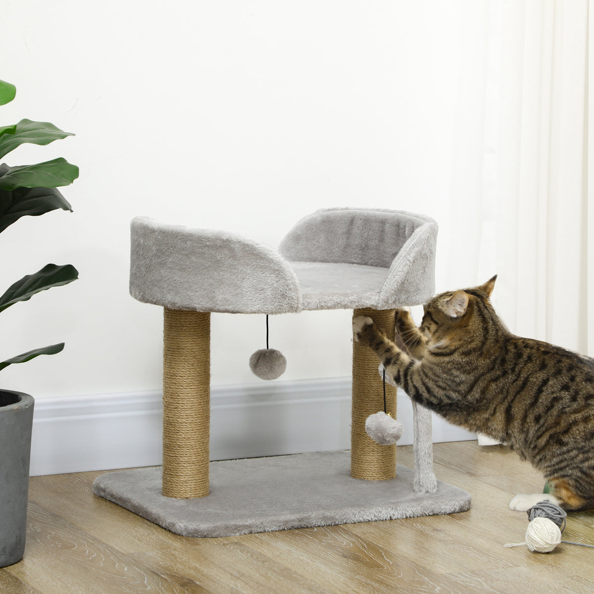 Arbre à chat grattoir design avec jeu 2 pompons suspendus 2 poteaux jute plateforme peluche jute 48 x 38 x 42 cm gris-9