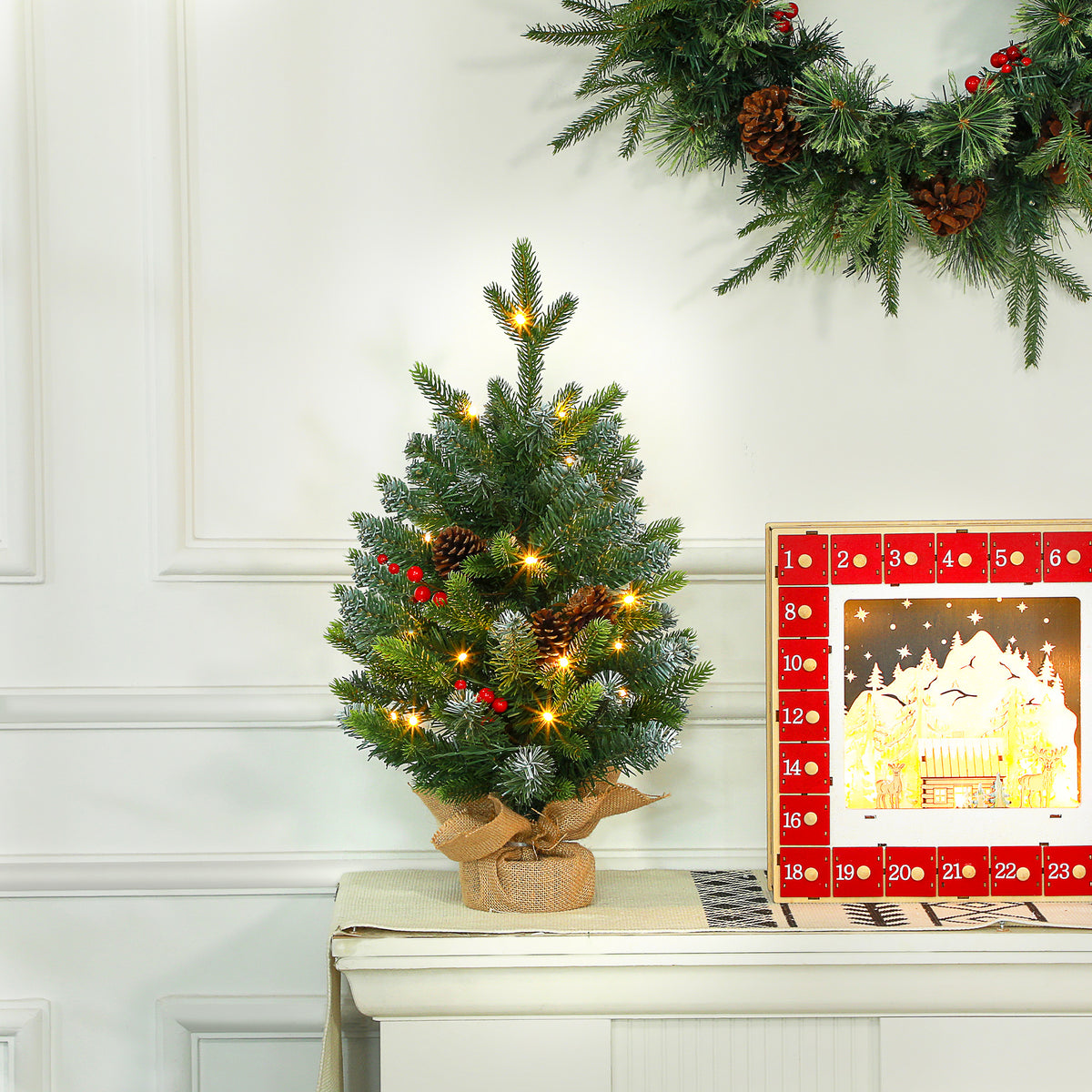 Sapin de Noël 60 cm arbre de Noël de table avec lumière LED, 141 pointes, pommes de pin et baies rouges, base en béton-1