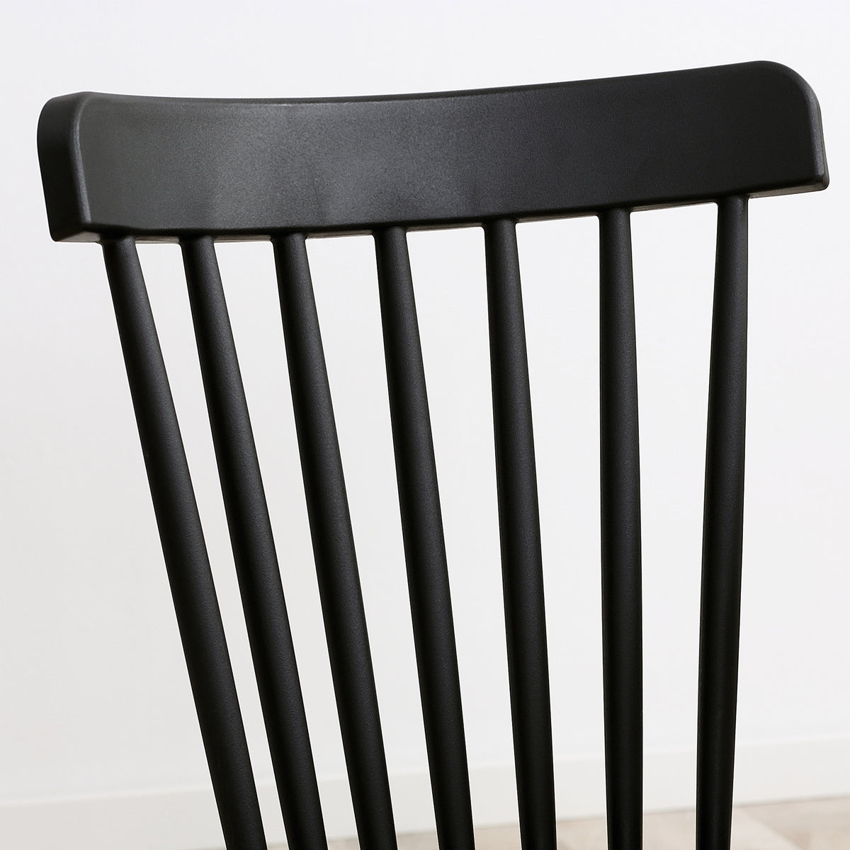 Lot de 4 chaises style scandinave dossier haut assise en polypropylène pieds en hêtre 48 x 52,5 x 83 cm noir-8