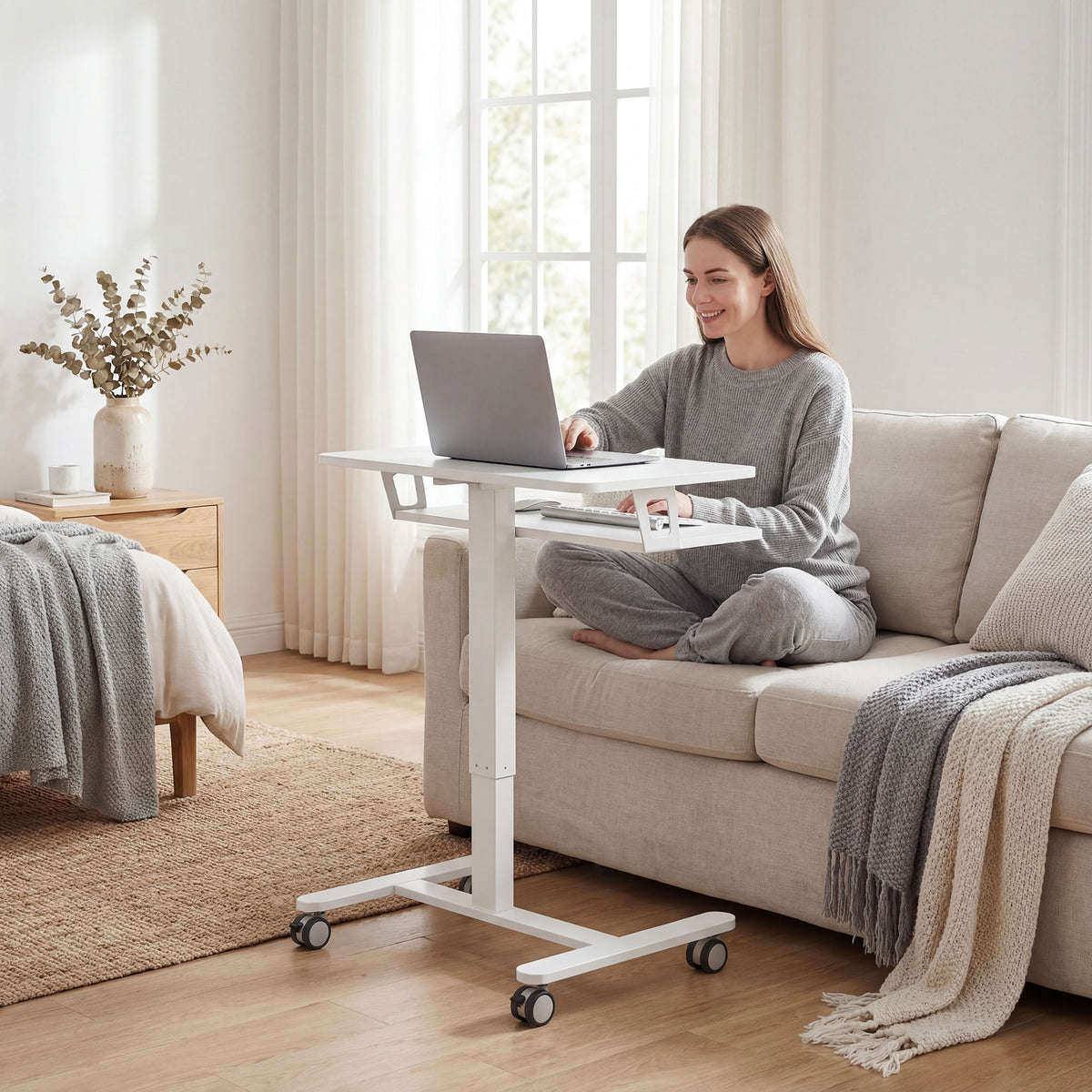 Bureau Assis-Debout Réglable en Hauteur, Bureau Mobile avec Plateau pour Clavier, Roulettes et Cadre en Acier, Blanc-1