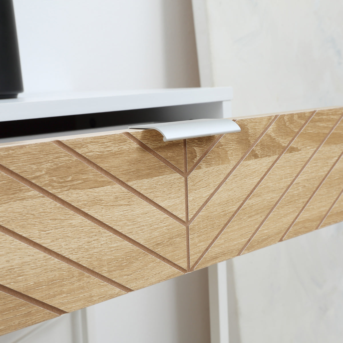 Table Console Industriel 2 tiroirs Aspect Bois de chêne sculpté Motif à Chevrons piètement métal Blanc-8