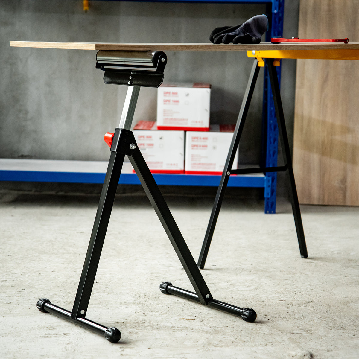 Servante d'atelier à rouleau pliable, support avec rouleau hauteur réglable 68 à 110 cm, charge max. 90 kg, noir-1