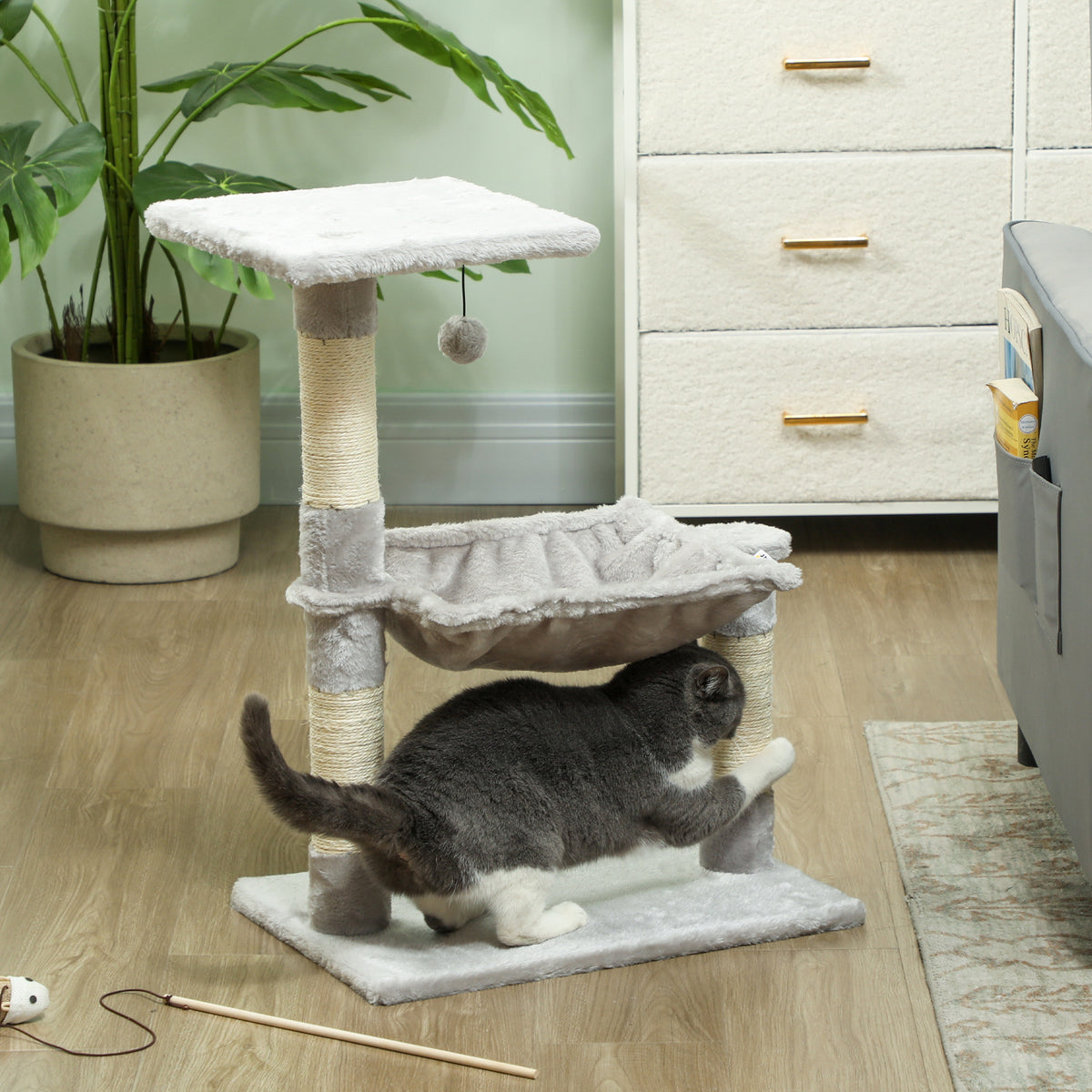 Arbre à chat 3 griffoirs grattoirs sisal naturel plateforme hamac et boule suspendue 50 x 26 x 70 cm peluche courte gris-9