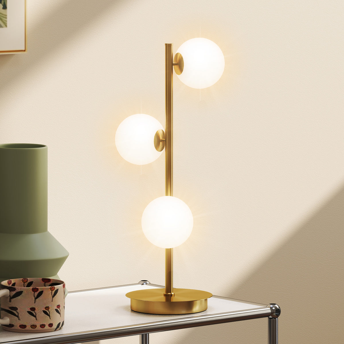 Lampe de chevet avec 3 abat-jours globe, lampe de table moderne avec base en acier et douilles G9, 53H cm, ton laiton-5