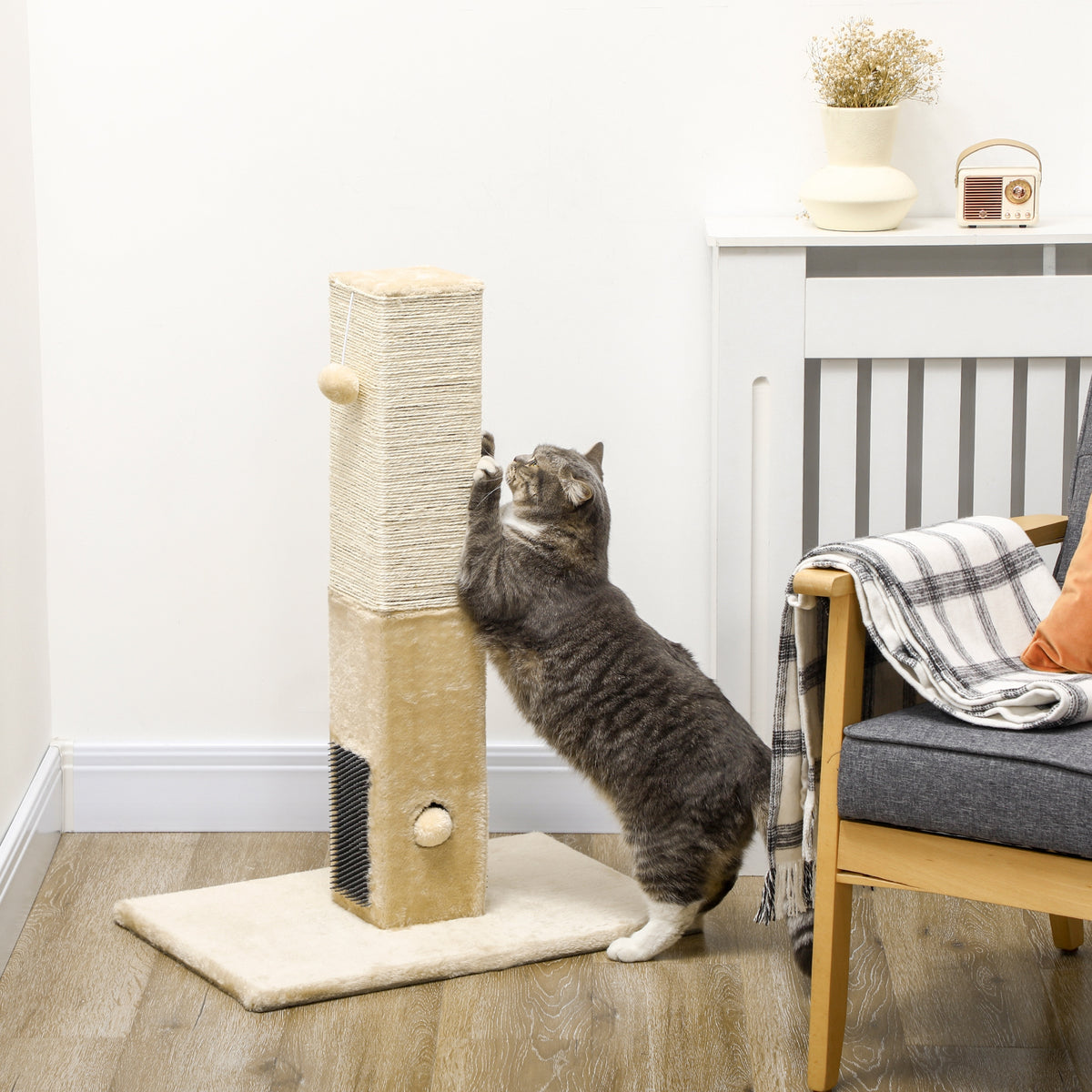 Poteau à gratter pour chat griffoir pour chat balle avec clochette 2 brosses de toilettage 59,5 x 39 x 79 cm beige crème-1