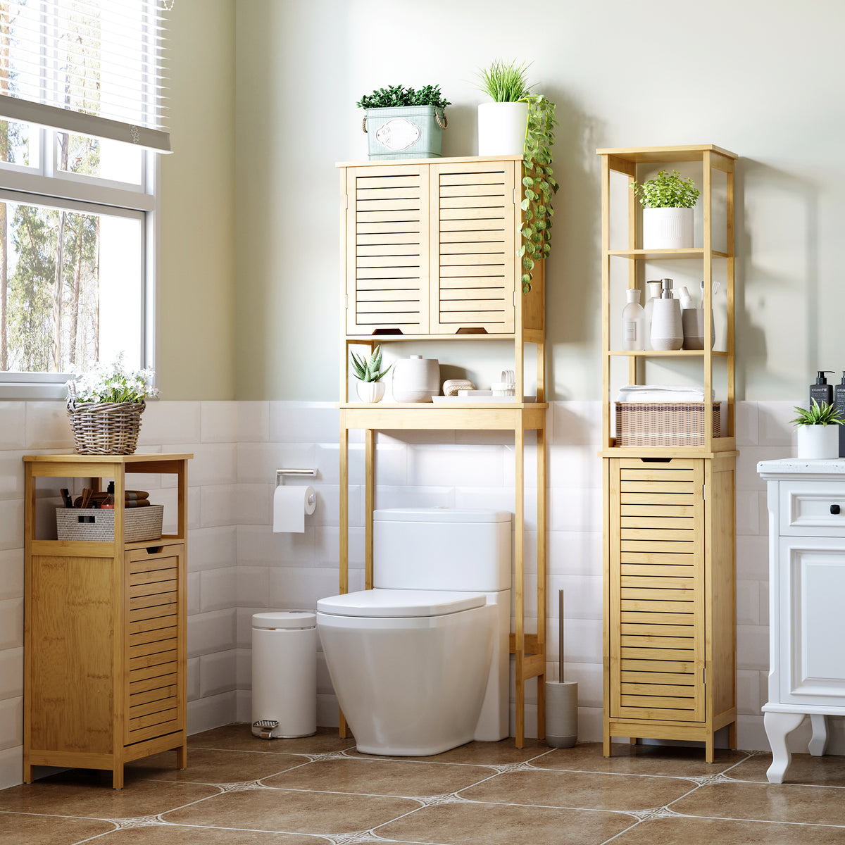 Meuble colonne de salle de bain avec 3 étagères et placard porte persienne en bambou-1
