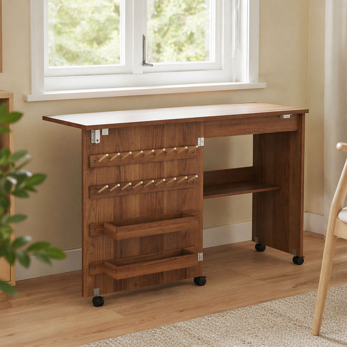 Table de Couture Pliante, Meuble Couture Roulant, Porte Magnétique de Grange, 2 Bacs, Étagère, 18 Chevilles, marron-1