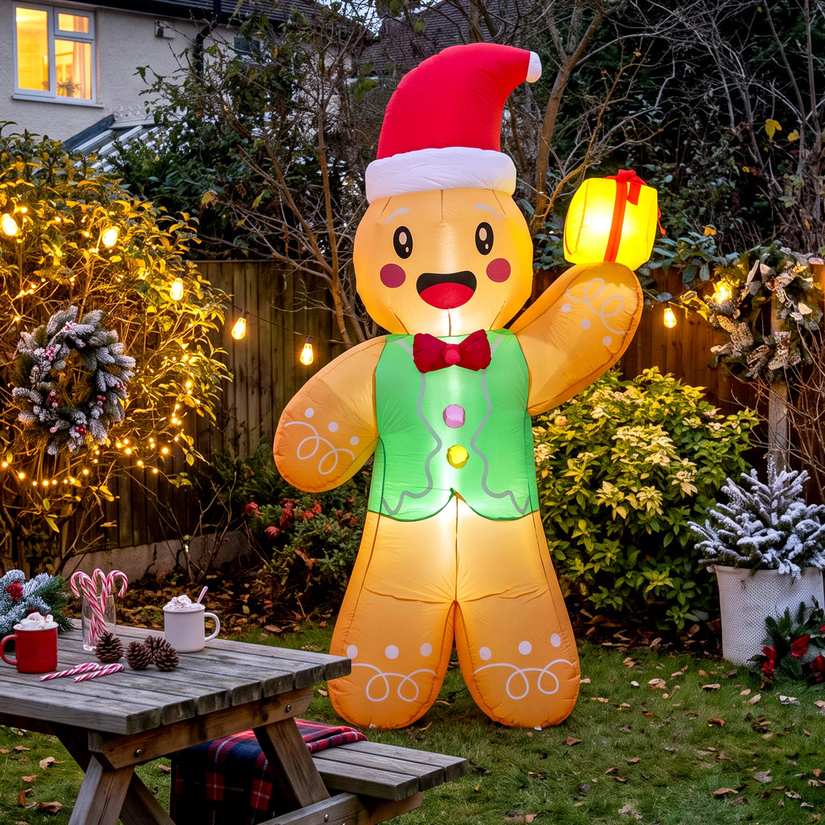 Bonhomme Pain d'Épice Gonflable de Noël 2,5 m avec Lumières LED, Boîte Cadeau et Souffleur, Intérieur et Extérieur-1
