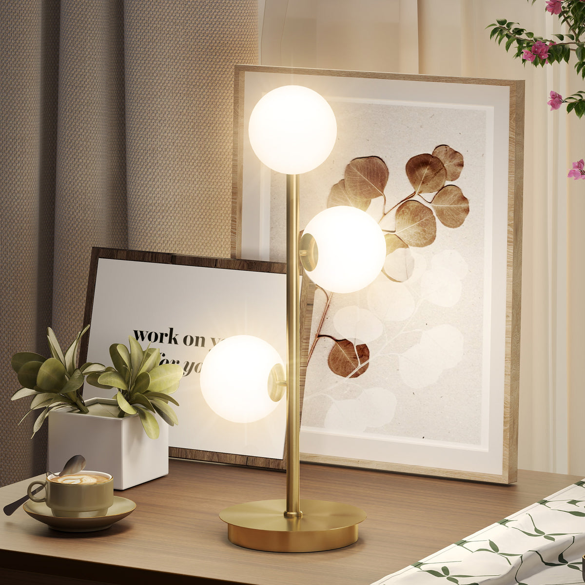 Lampe de chevet avec 3 abat-jours globe, lampe de table moderne avec base en acier et douilles G9, 53H cm, ton laiton-1