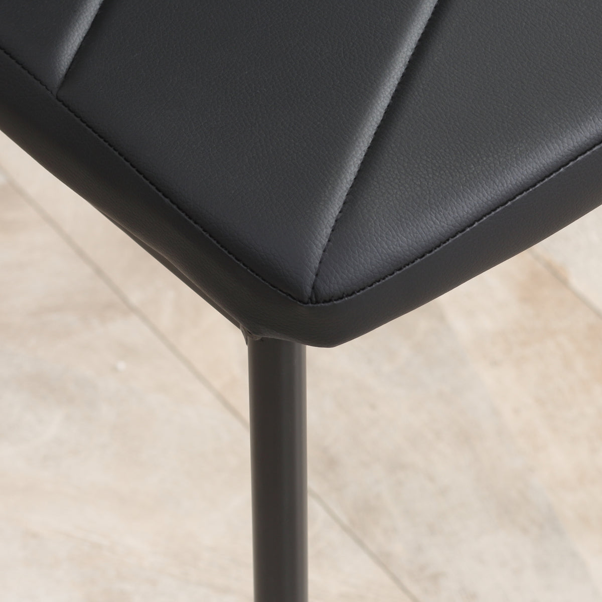 Lot de 2 chaises de salle à manger avec dossier haut, revêtement synthétique et pieds en acier, noir-8
