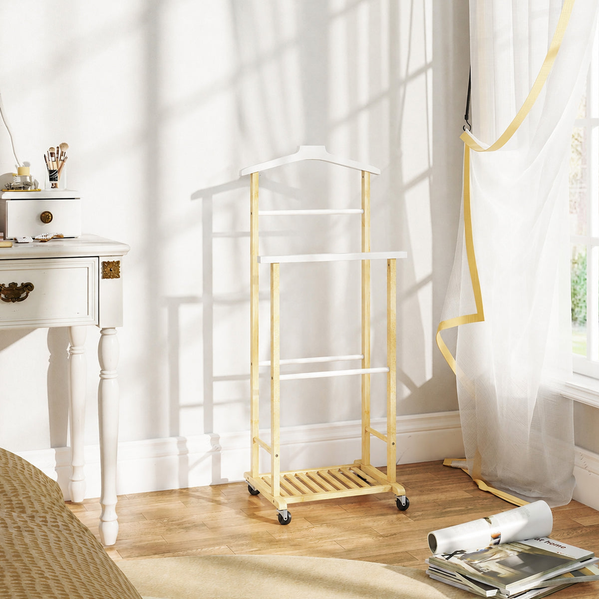 Valet de chambre à roulettes, portant à vêtements en bambou avec cintre intégré, tiges à pantalons et étagère, naturel-1