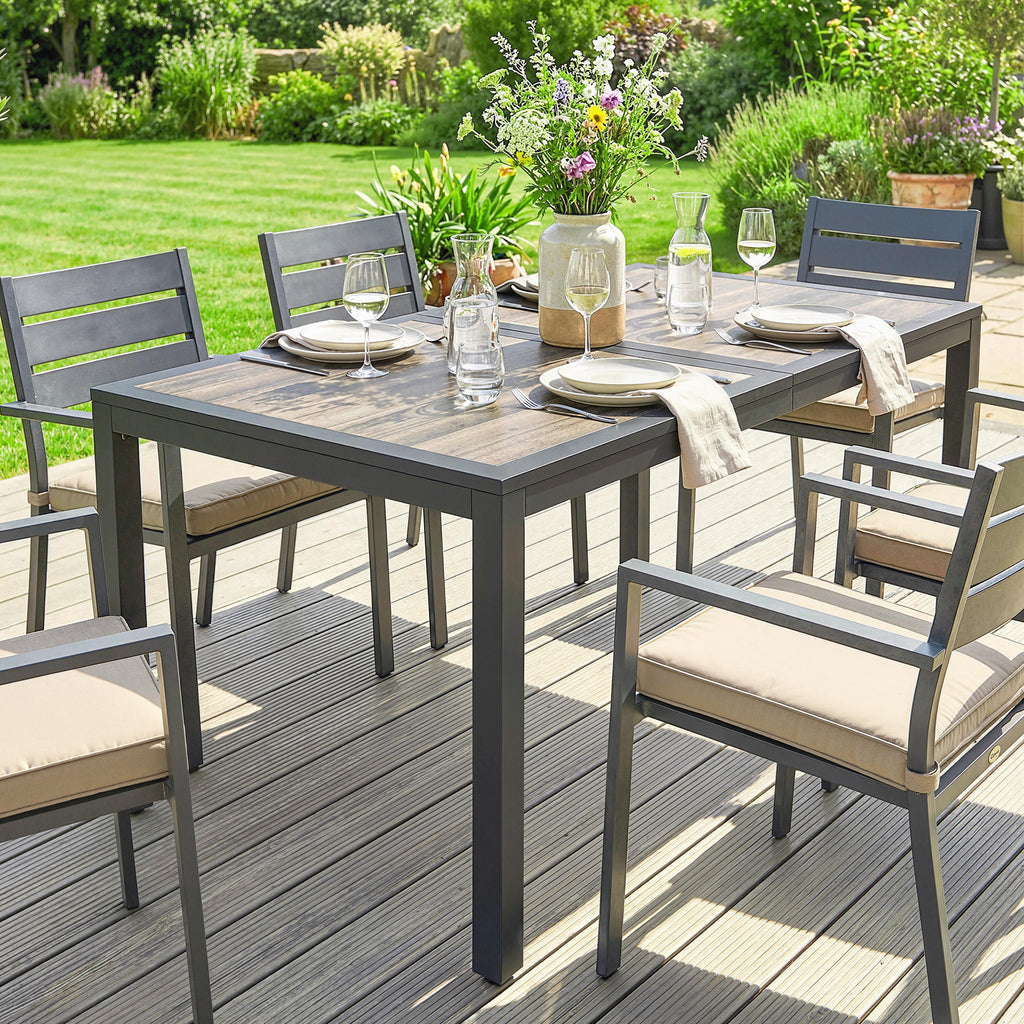 Table de jardin pour 4 à 6 personnes, table à manger extérieure avec plateau à effet bois, 140 x 80 x 72 cm, gris foncé-7