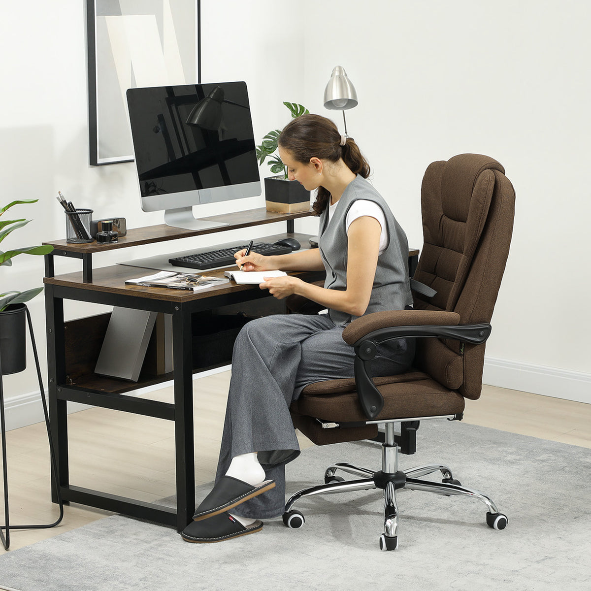Fauteuil de bureau avec hauteur réglable, dossier inclinable, repose-pied et accoudoirs rembourrés, marron-1