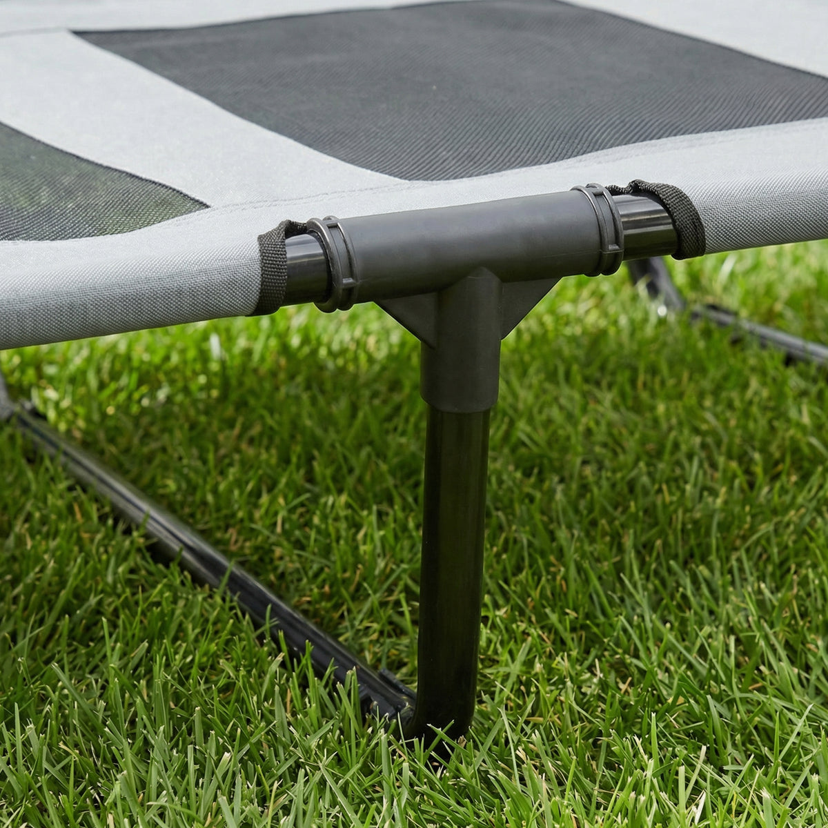 Lit Chien Sureleve avec Parasol, Lit de Camp Chien Chat sur Pieds Tissu Oxford Respirant, Anti-UV Cadre en Métal Sac de Transport Inclus Couchage Extérieur pour Chat 122 x 92 x 108 cm Gris Noir-7