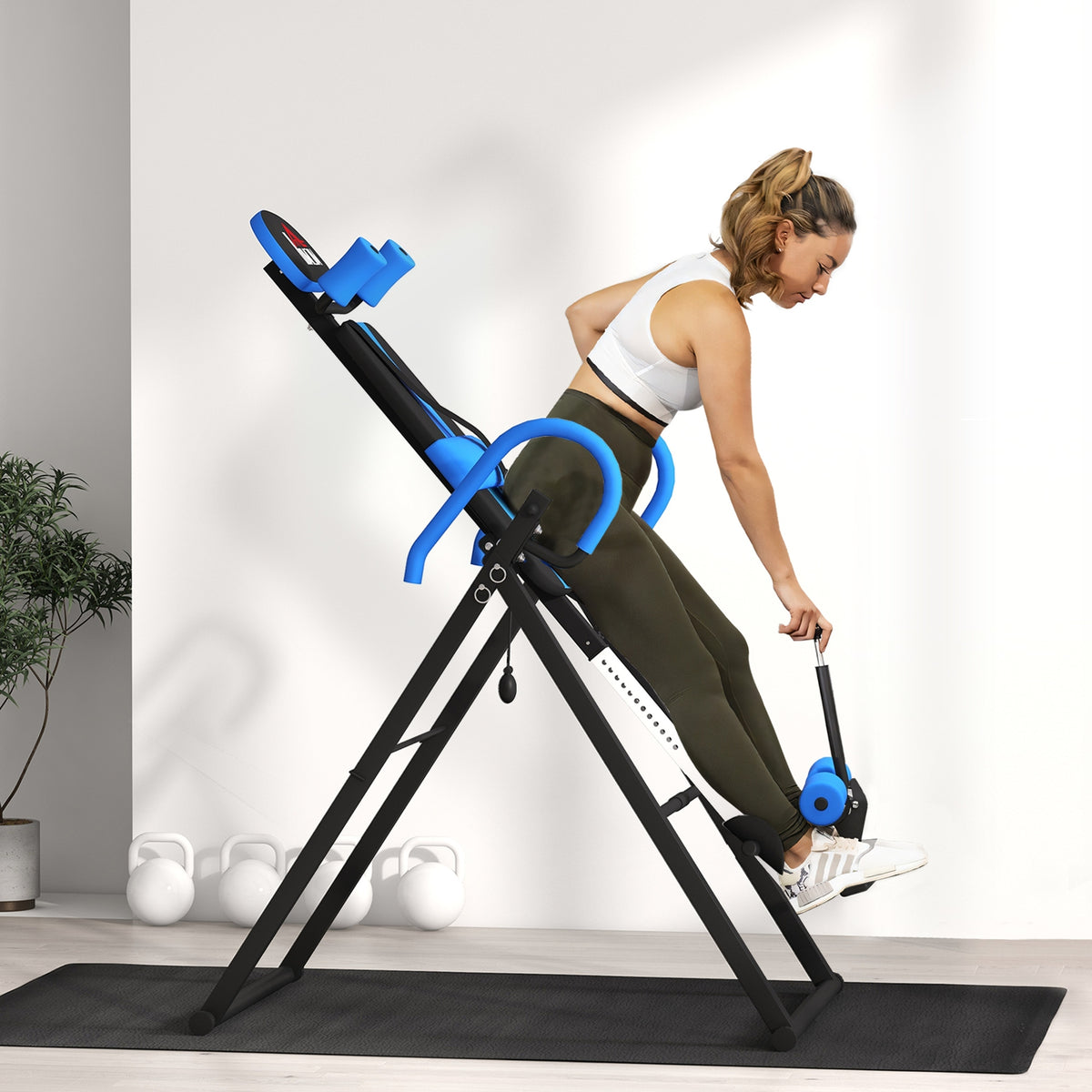 Table d'inversion de musculation pliable ceinture de sécurité réglable angle ajustable 3 niveaux 79x114x153cm bleu noir