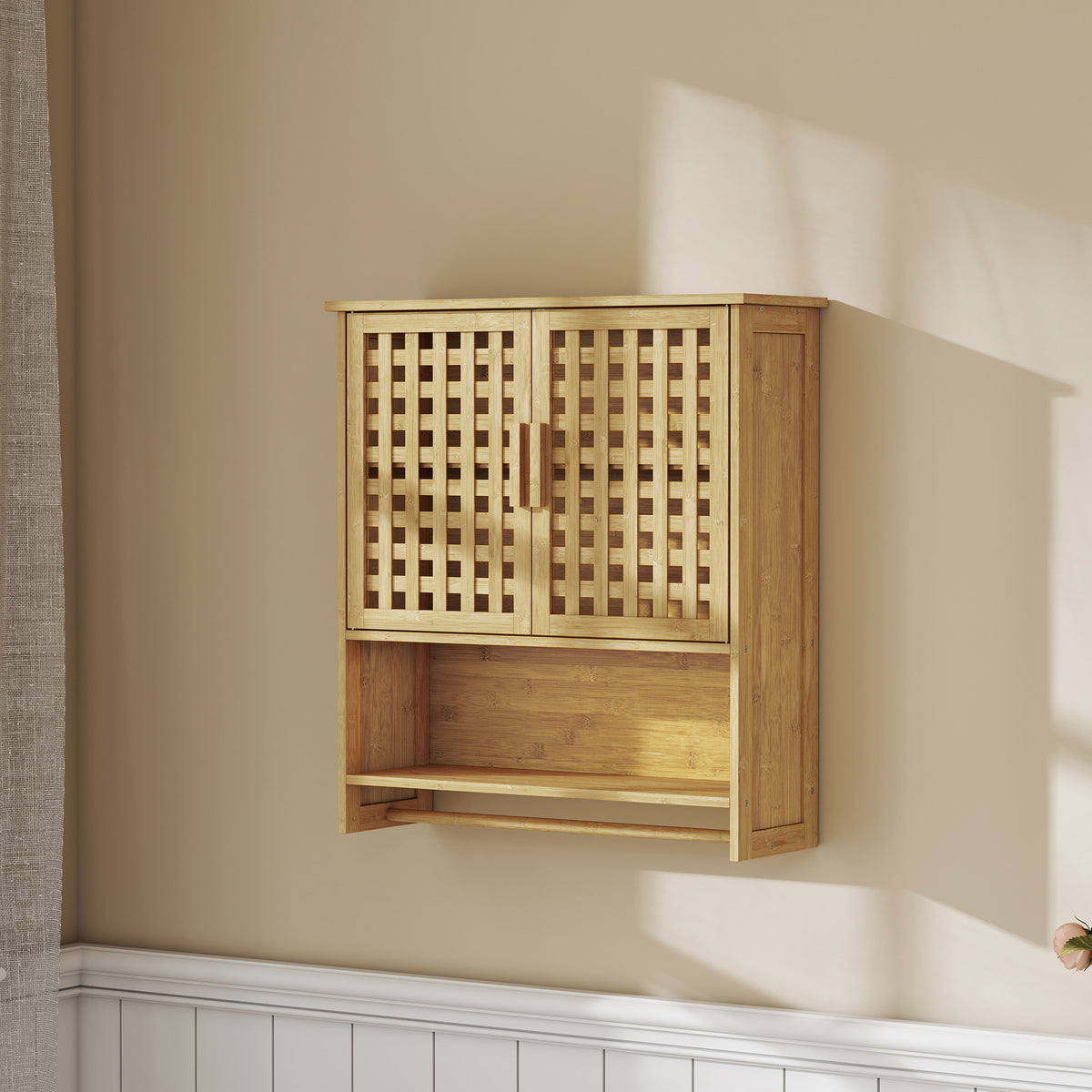 Armoire murale de salle de bain en bambou avec 2 portes ajourées, compartiment ouvert et étagère réglable, bois naturel-1