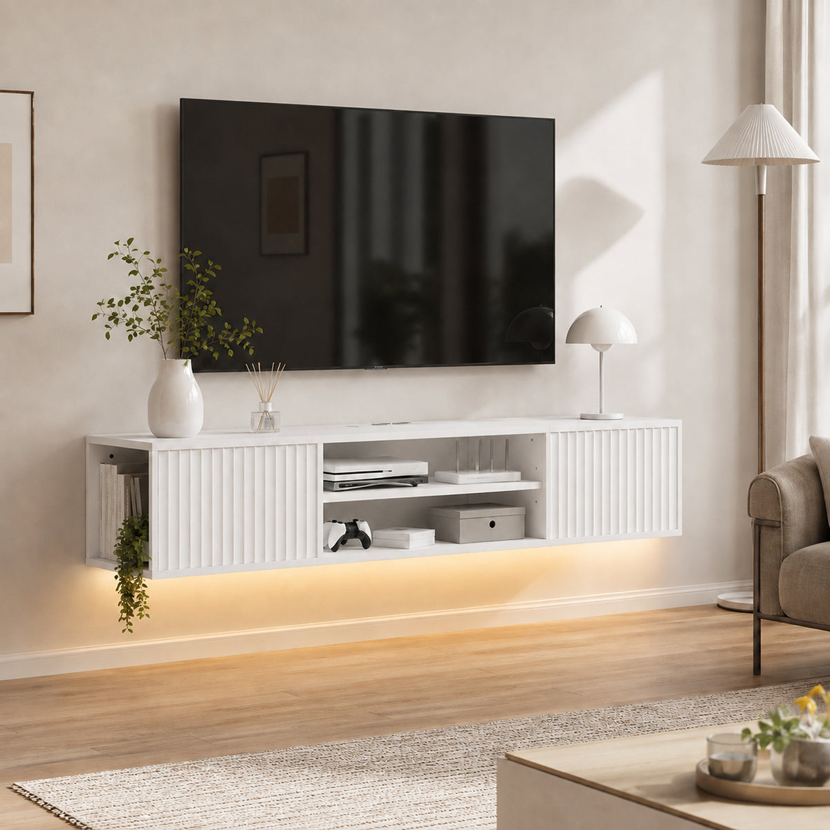 Meuble TV Suspendu Flottant 140cm avec Éclairage LED et Prises, 2 Portes Cannelées et Étagère Réglable, Blanc-7