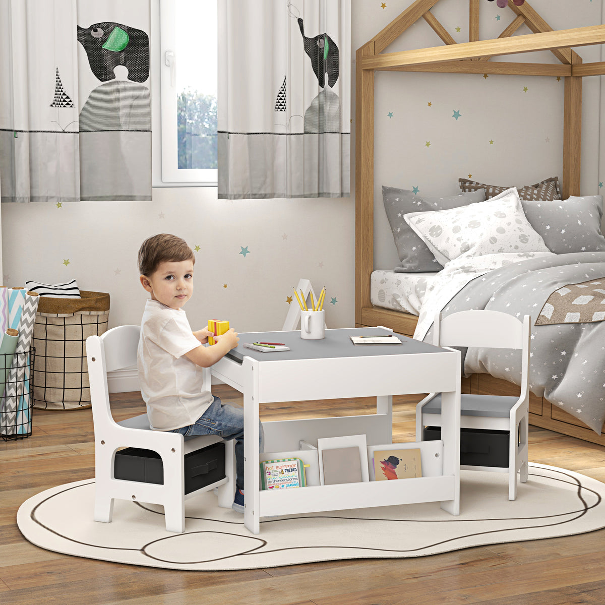 Ensemble 3 pièces table et 2 chaises pour enfant avec plateau réversible tableau noir, panier de rangement, étagères-1