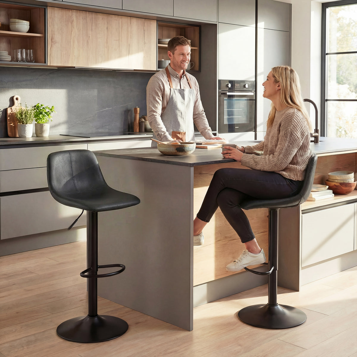 Lot de 2 tabourets de bar, chaises de bar hauteur réglable, dossier et repose-pieds, pivotant 360°, pieds en acier, noir-9